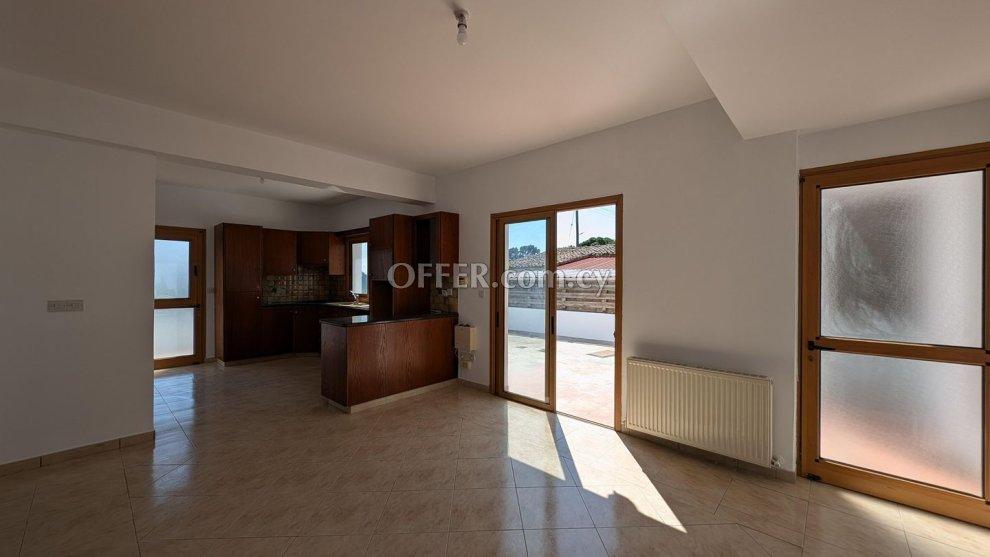 Two storey house in Kampia Nicosia: https://www.offer.com.cy/en/two-storey-house-in-kampia-nicosia/21-816315/ (www.offer.com.cy)