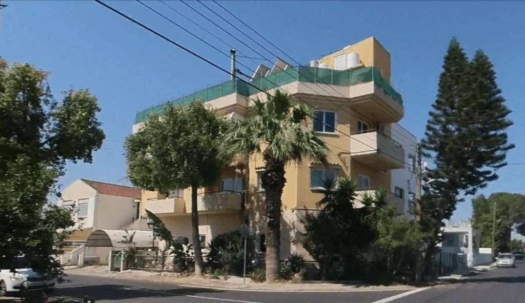 Residential Building 362 SQM For Sale: https://www.zyprus.com/property/39148/9-bedrooms-building-residential-building-in-kaimakli-nicosia (www.zyprus.com)