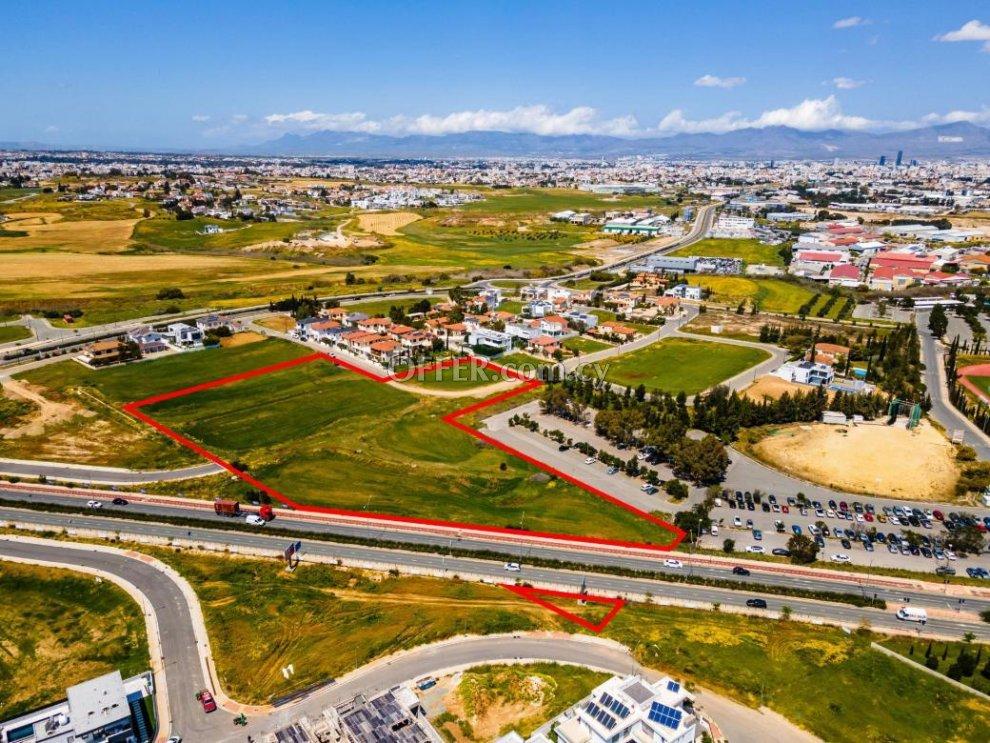 Residential field in Strovolos Nicosia: https://www.offer.com.cy/en/residential-field-in-strovolos-nicosia/21-811652/ (www.offer.com.cy)