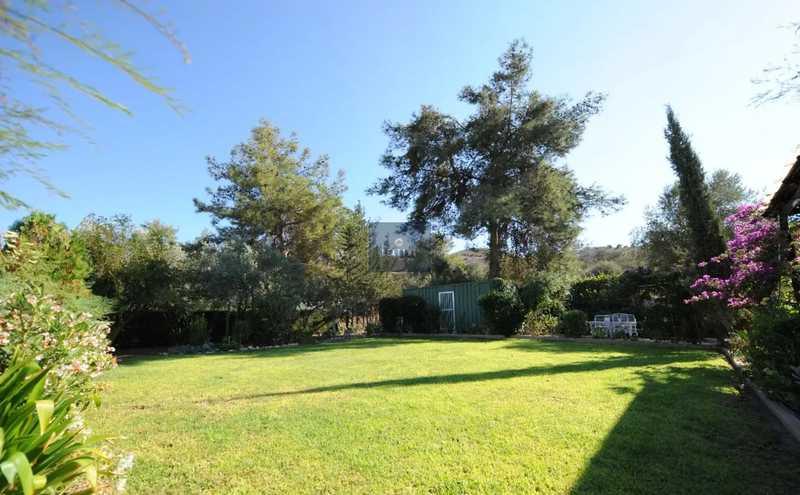3-bedroom detached house for sale: https://www.bazaraki.com/adv/5791315_3-bedroom-detached-house-for-sale (www.bazaraki.com)