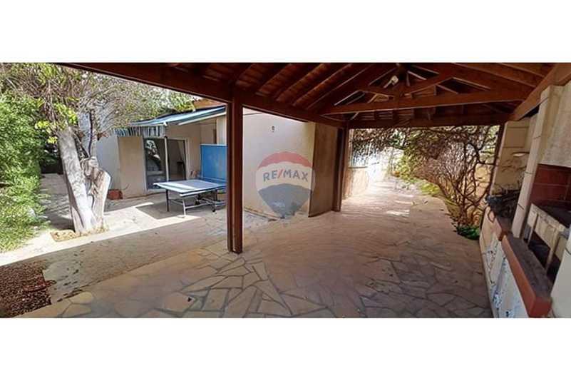 5-bedroom detached house for sale: https://www.bazaraki.com/adv/5798074_5-bedroom-detached-house-for-sale (www.bazaraki.com)