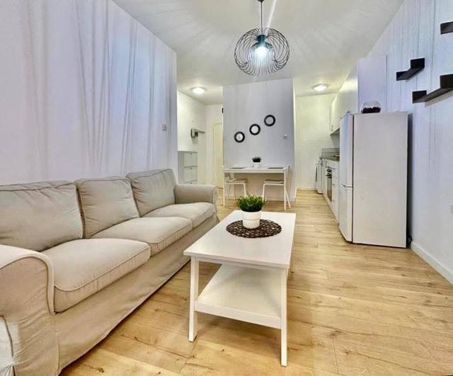 ID: R 35520 BEAUTIFUL 1 BEDROOM APARTMENT IN LIMASSOL AGIA ZONI AREA. 

This modern one-bedroom apar: https://www.facebook.com/marketplace/item/577381612058789 (www.facebook.com)