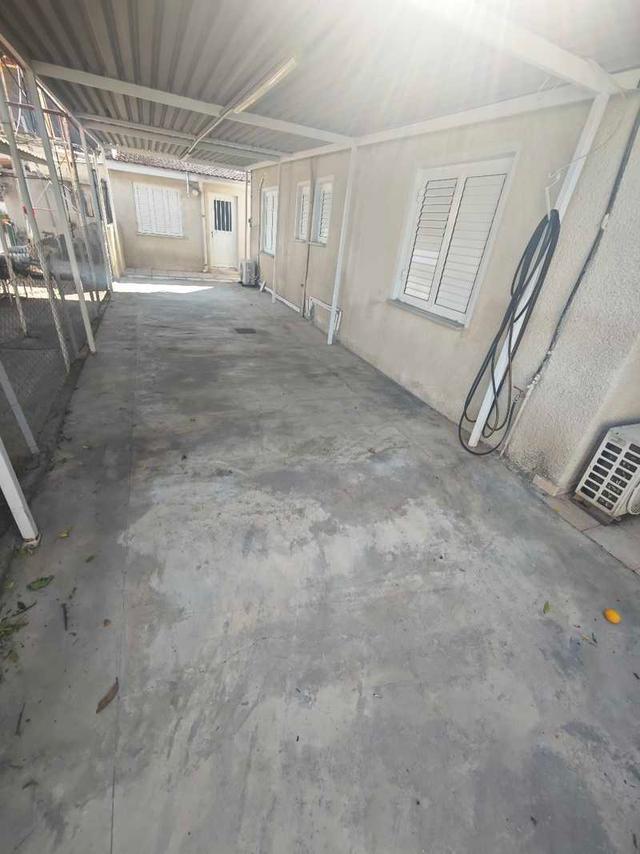 2-bedroom penthouse to rent: https://www.bazaraki.com/adv/5786262_2-bedroom-penthouse-to-rent (www.bazaraki.com)