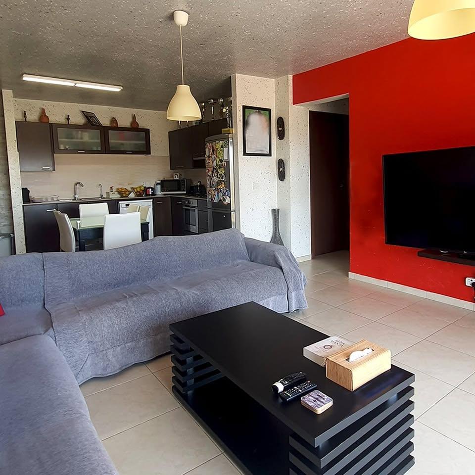 2 Beds 1 Bath Apartment/condo: https://www.facebook.com/marketplace/item/949516800468435 (www.facebook.com)