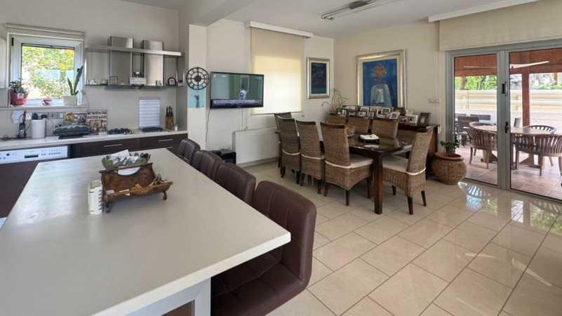 4-bedroom villa for sale: https://www.bazaraki.com/adv/5790833_4-bedroom-villa-for-sale (www.bazaraki.com)