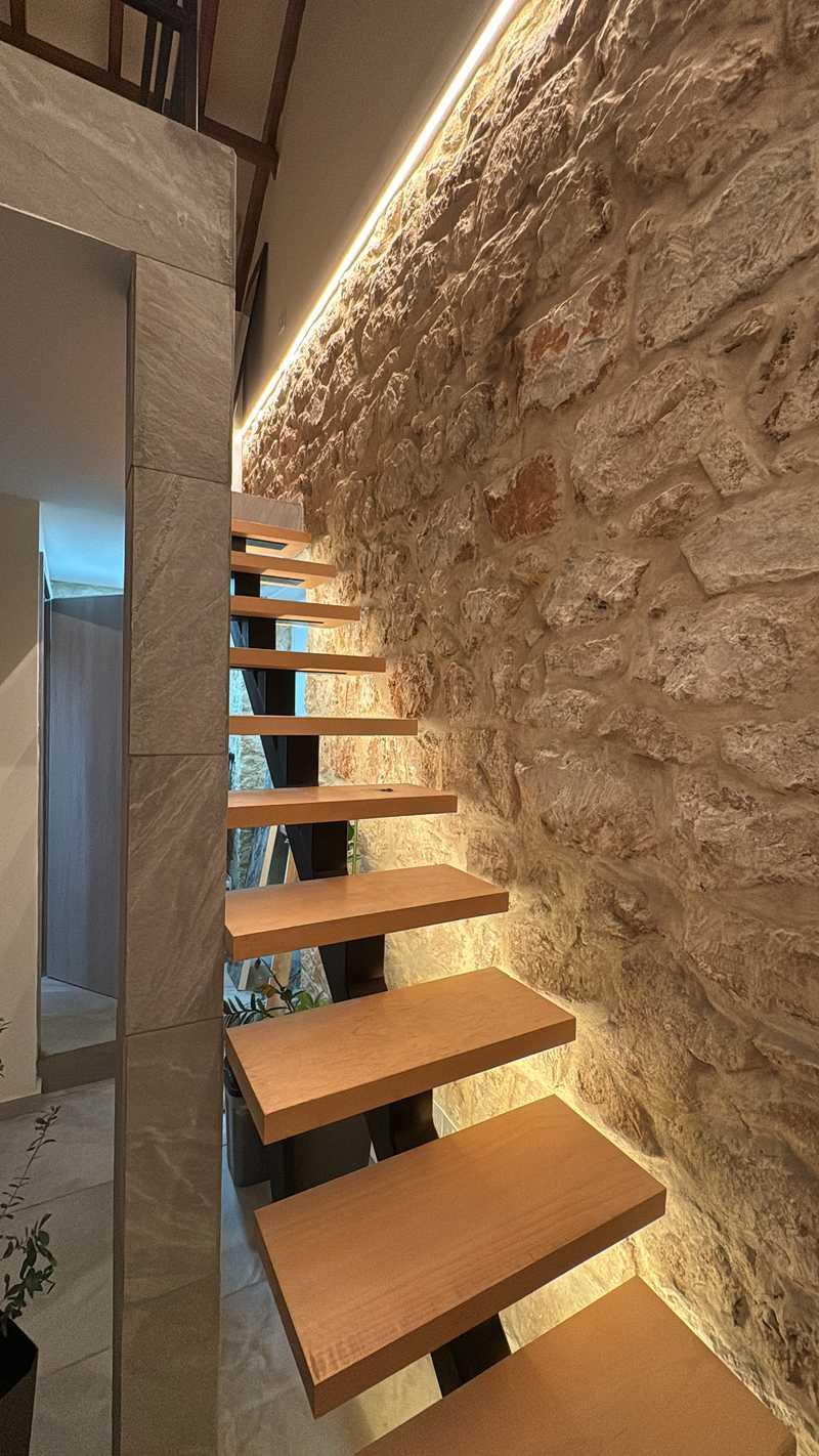 Sente loft suite: https://www.bazaraki.com/adv/5794452_sente-loft-suite (www.bazaraki.com)