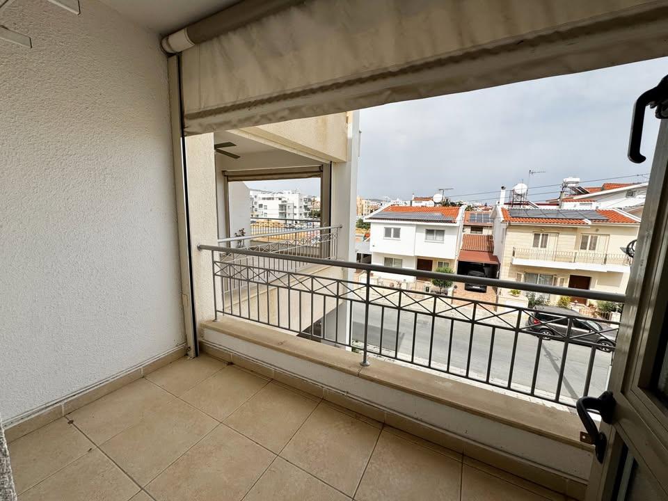 3 beds 2 baths Flat/apartment: https://www.facebook.com/marketplace/item/655215410652429 (www.facebook.com)