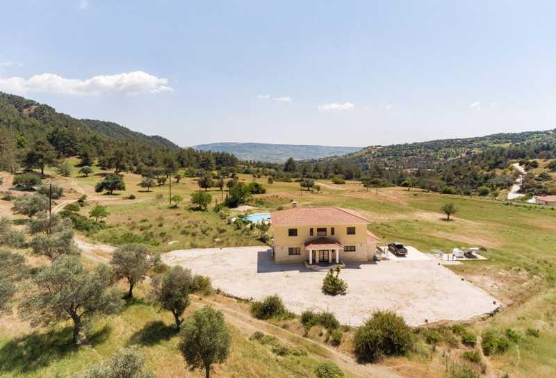 5-bedroom villa for sale: https://www.bazaraki.com/adv/5795342_5-bedroom-villa-for-sale (www.bazaraki.com)