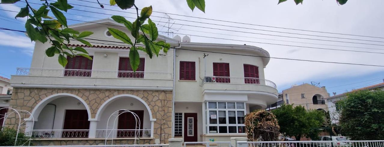 3-bedroom house in Larnaca №153302: https://dom.com.cy/en/catalog/rent/153302/ (dom.com.cy)