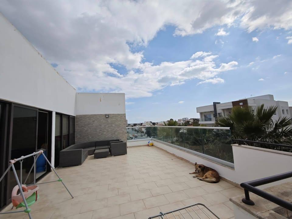 3 Bedroom Penthouse: https://www.facebook.com/marketplace/item/9767873843293947 (www.facebook.com)