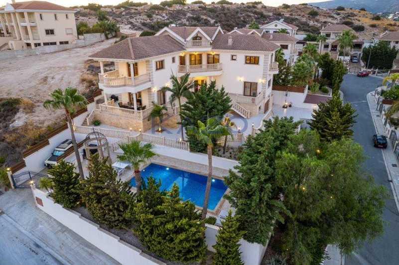 6-bedroom detached house for sale: https://www.bazaraki.com/adv/5787353_6-bedroom-detached-house-for-sale (www.bazaraki.com)