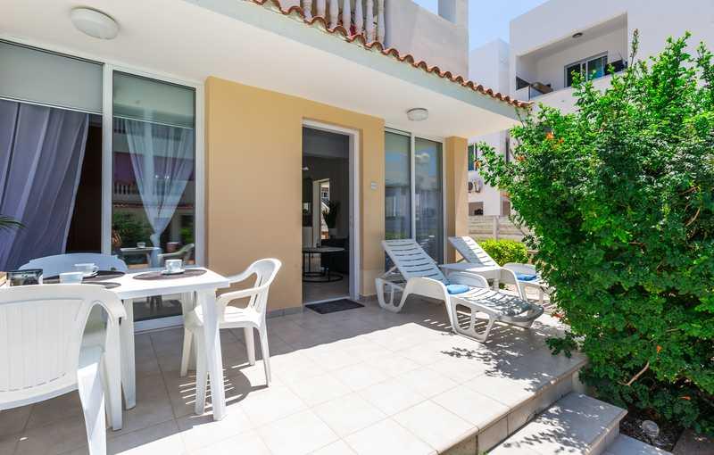 One bed flat in universal: https://www.bazaraki.com/adv/5796411_one-bed-flat-in-universal (www.bazaraki.com)