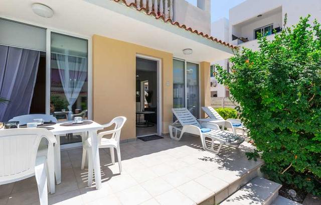 One bed flat in universal: https://www.bazaraki.com/adv/5796411_one-bed-flat-in-universal (www.bazaraki.com)