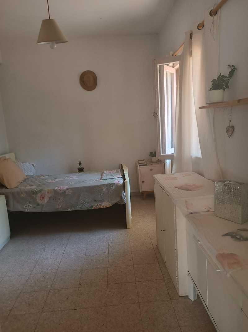 Residential land 1900 m²: https://www.bazaraki.com/adv/5792417_residential-land-1900-m2 (www.bazaraki.com)
