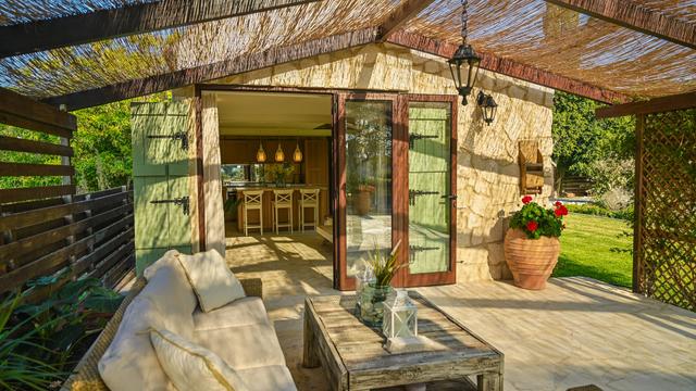 6-bedroom villa in Larnaca № 153177: https://dom.com.cy/en/catalog/sale/153177/ (dom.com.cy)