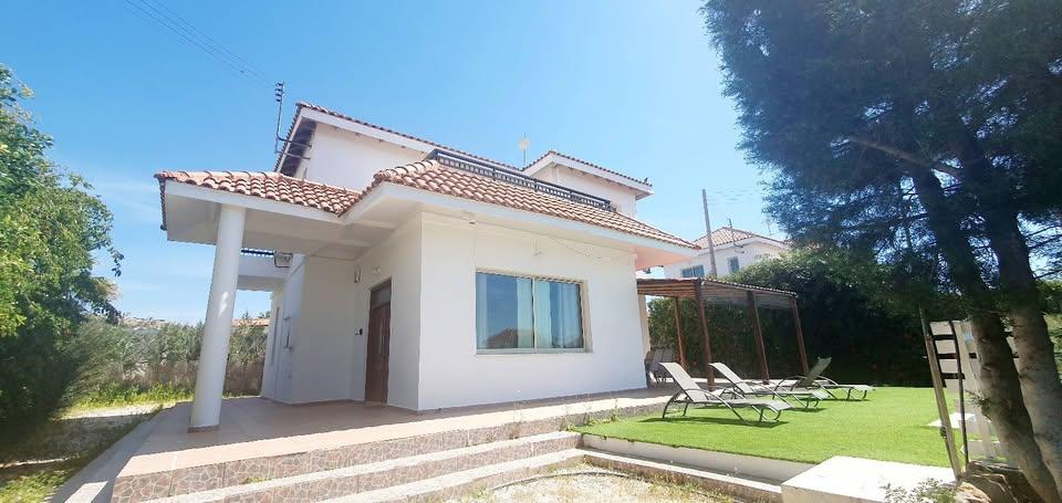 4 Bedroom Villa: https://www.facebook.com/marketplace/item/2563158520687796 (www.facebook.com)