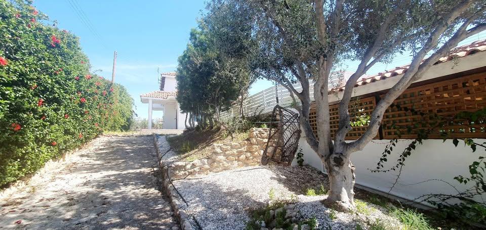 4 Bedroom Villa: https://www.facebook.com/marketplace/item/2563158520687796 (www.facebook.com)