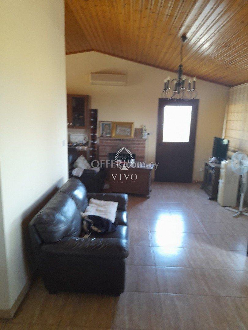 FURNISHED OR UNFURNISHED THREE BEDROOM HOUSE IN PAREKLISIA VILAGE: https://www.offer.com.cy/en/furnished-or-unfurnished-three-bedroom-house-in-pareklisia-vilage/21-655274/ (www.offer.com.cy)