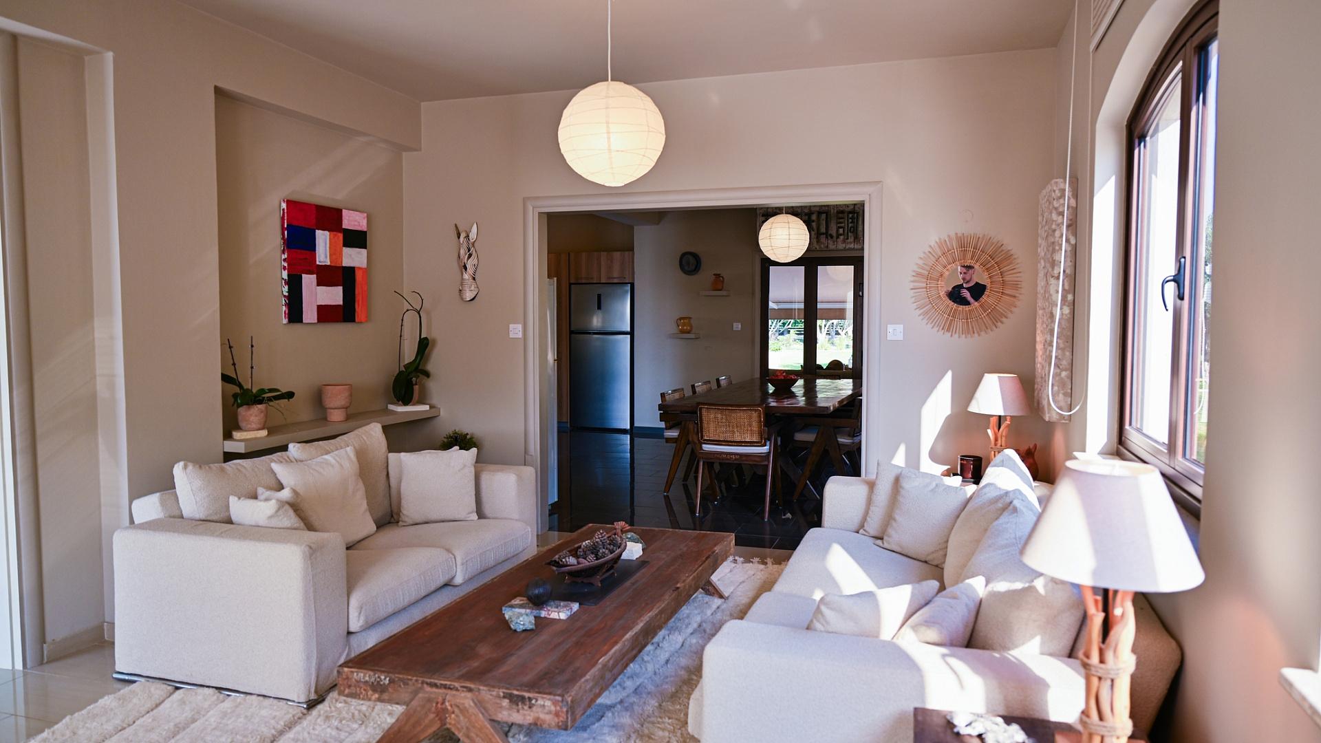 6-bedroom villa in Larnaca № 153177: https://dom.com.cy/en/catalog/sale/153177/ (dom.com.cy)