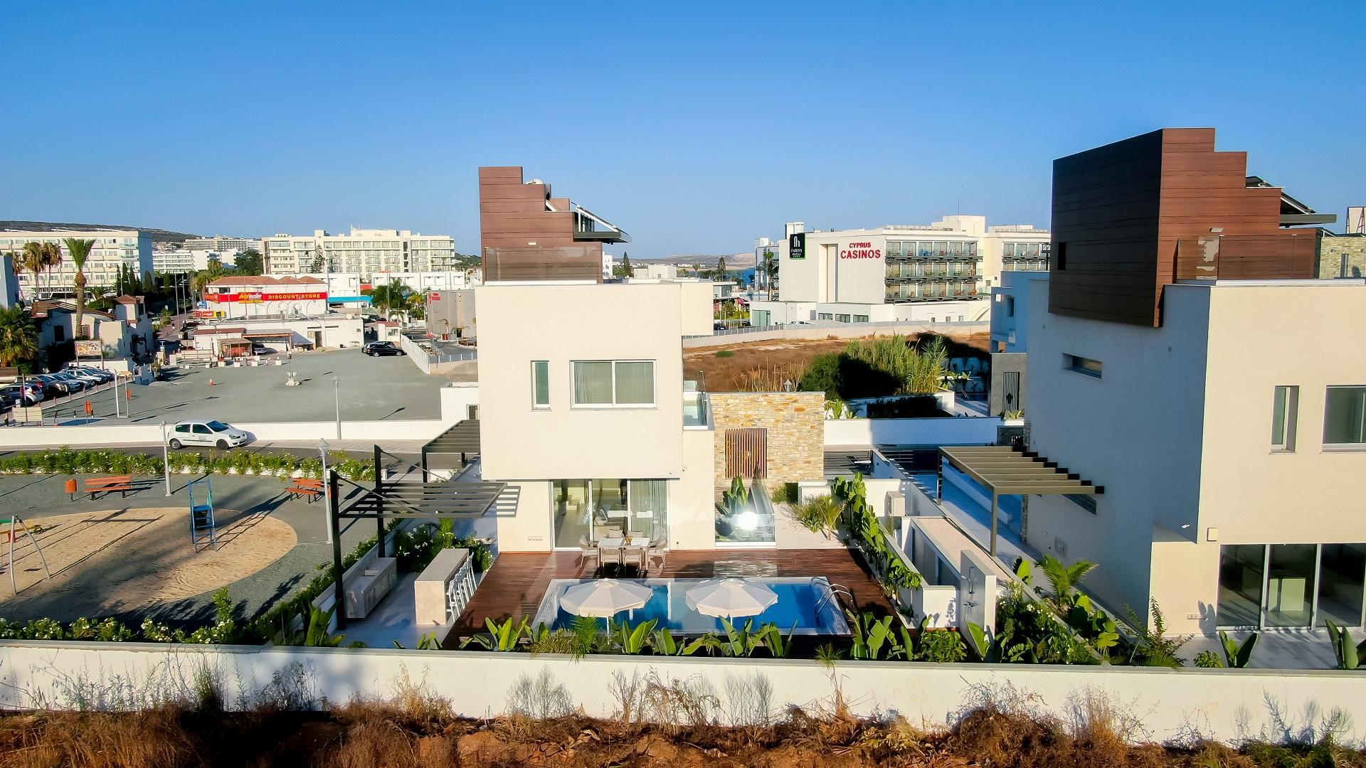 New 4-bedroom villa in Famagusta № 152536: https://dom.com.cy/en/catalog/sale/152536/ (dom.com.cy)
