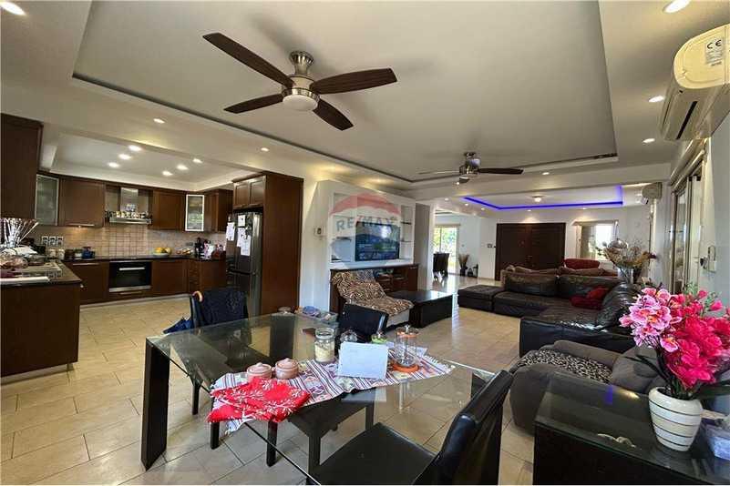 4-bedroom detached house for sale: https://www.bazaraki.com/adv/5797865_4-bedroom-detached-house-for-sale (www.bazaraki.com)
