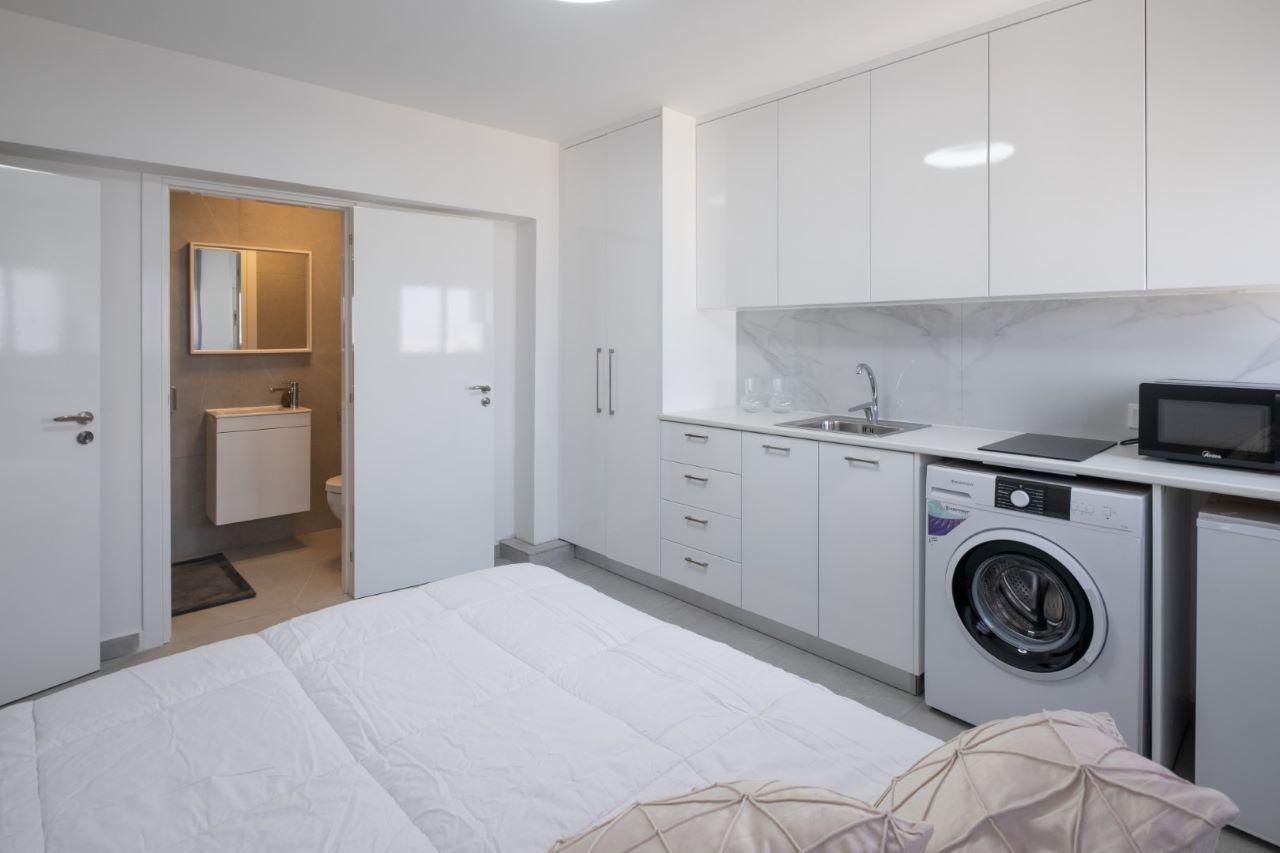 New 6-bedroom penthouse for rent in Town Center Larnaca, Cyprus. - Object № 150079: https://dom.com.cy/en/catalog/rent/150079/ (dom.com.cy)
