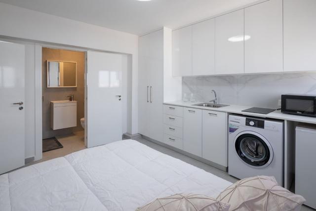 New 6-bedroom penthouse for rent in Town Center Larnaca, Cyprus. - Object № 150079: https://dom.com.cy/en/catalog/rent/150079/ (dom.com.cy)