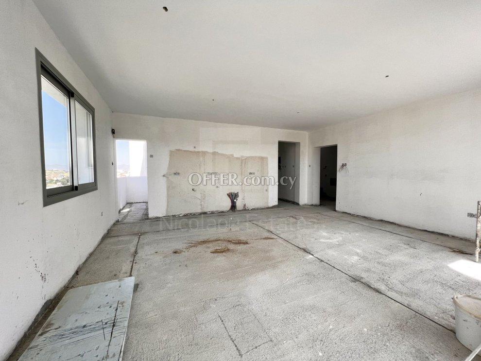 Modern 2 bedroom Penthouse with Roof Garden in Latsia: https://www.offer.com.cy/en/modern-2-bedroom-penthouse-with-roof-garden-in-latsia/21-762162/ (www.offer.com.cy)