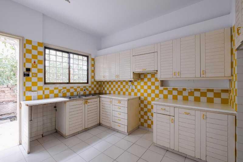 6-bedroom semi-detached for sale: https://www.bazaraki.com/adv/5799743_6-bedroom-semi-detached-for-sale (www.bazaraki.com)