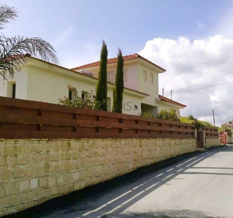 3-bedroom villa for sale: https://www.bazaraki.com/adv/5787037_3-bedroom-villa-for-sale (www.bazaraki.com)