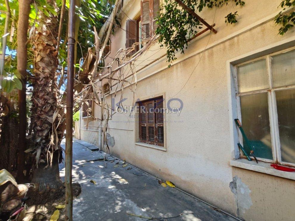 Spacious Semi-Detached House for Sale in Katholiki: https://www.offer.com.cy/en/spacious-semi-detached-house-for-sale-in-katholiki/21-816123/ (www.offer.com.cy)