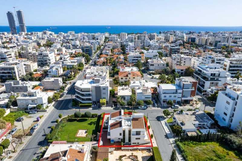 4-bedroom detached house for sale: https://www.bazaraki.com/adv/5799685_4-bedroom-detached-house-for-sale (www.bazaraki.com)