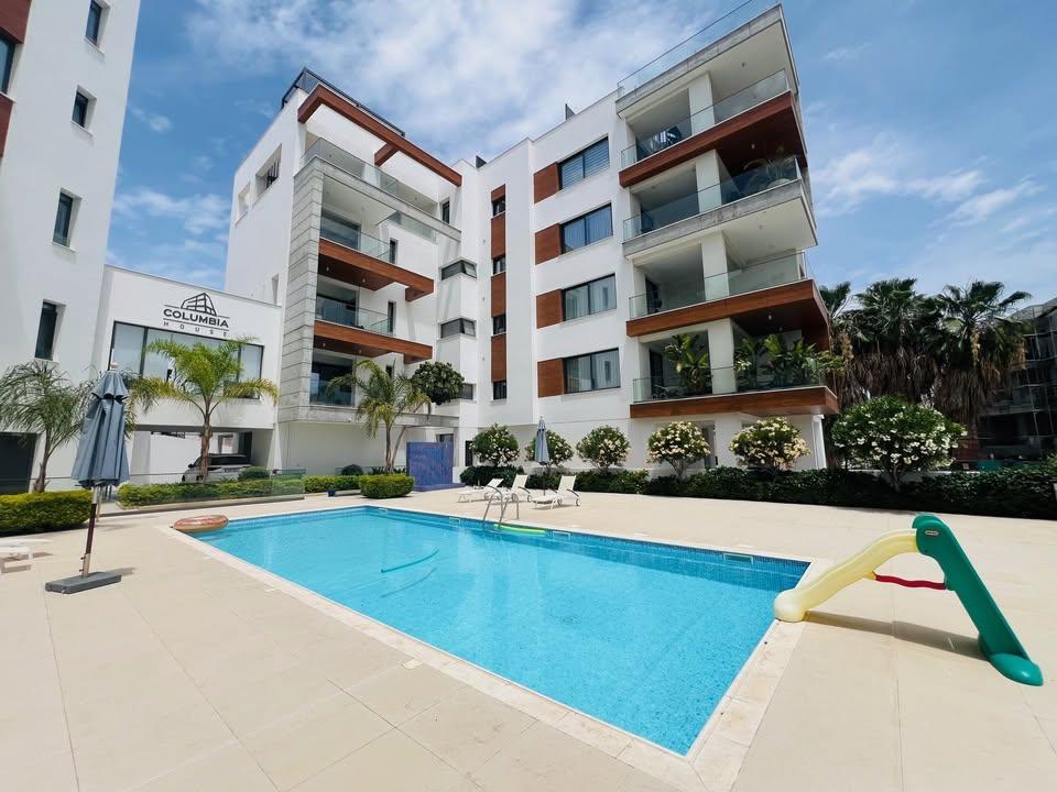 3 Beds 3 Baths Apartment/condo: https://www.facebook.com/marketplace/item/1189328872495519 (www.facebook.com)