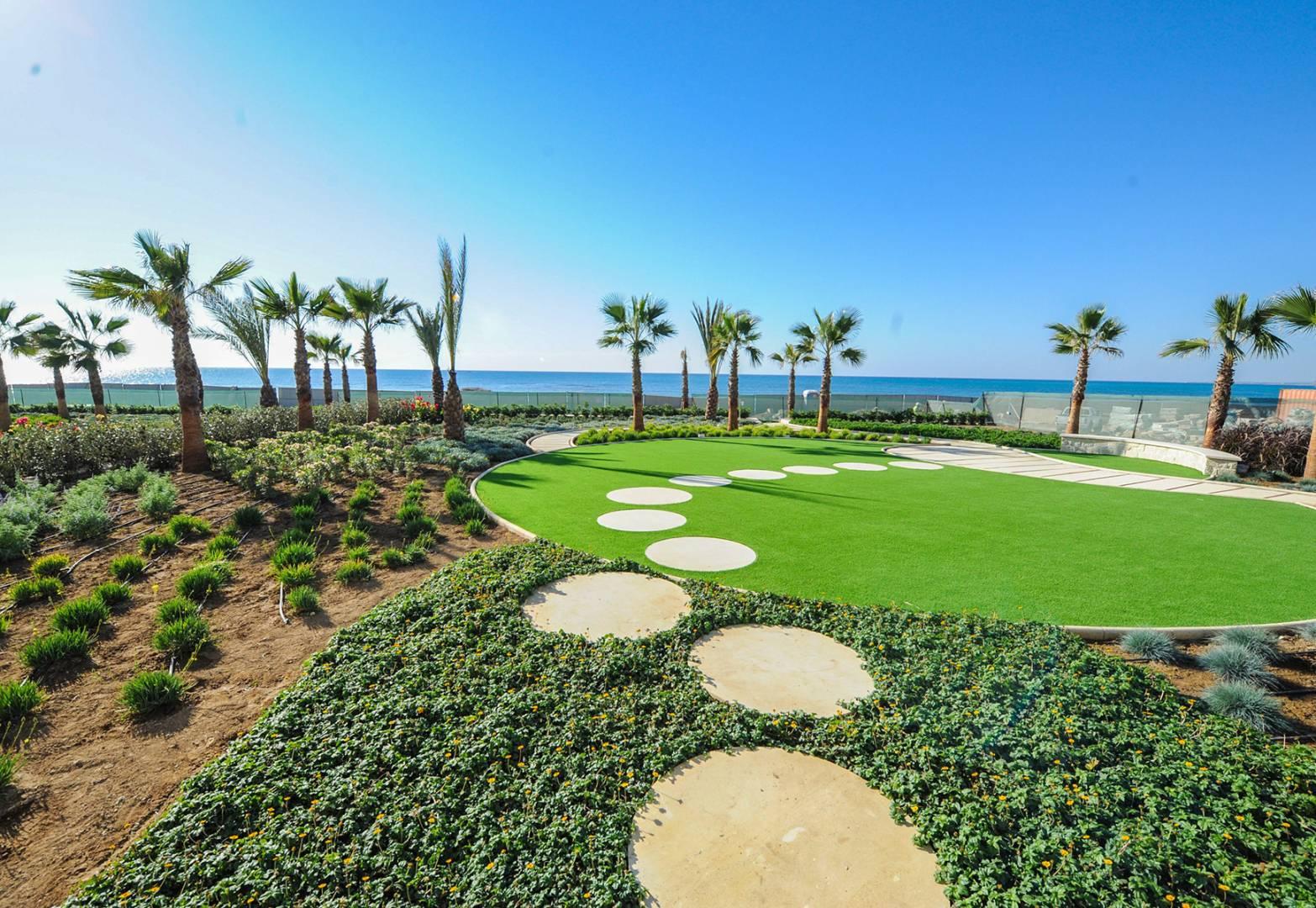 New 5-bedroom villa in Larnaca № 153379: https://dom.com.cy/en/catalog/sale/153379/ (dom.com.cy)