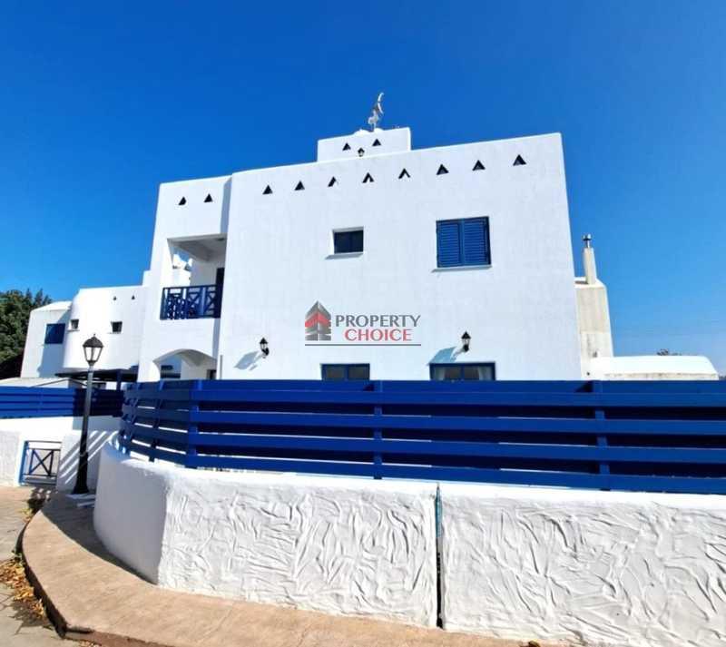 3-bedroom villa for sale: https://www.bazaraki.com/adv/5791701_3-bedroom-villa-for-sale (www.bazaraki.com)