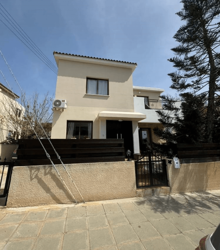 4 Bedroom Detached House For Sale: https://www.zyprus.com/property/39369/4-bedrooms-house-detached-house-in-chloraka-paphos (www.zyprus.com)