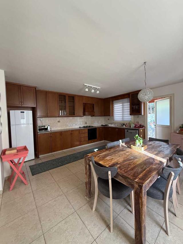 3-bedroom semi-detached to rent: https://www.bazaraki.com/adv/5787633_3-bedroom-semi-detached-to-rent (www.bazaraki.com)