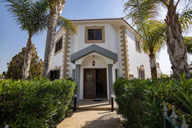 3-bedroom villa to rent: https://www.bazaraki.com/adv/5797191_3-bedroom-villa-to-rent (www.bazaraki.com)