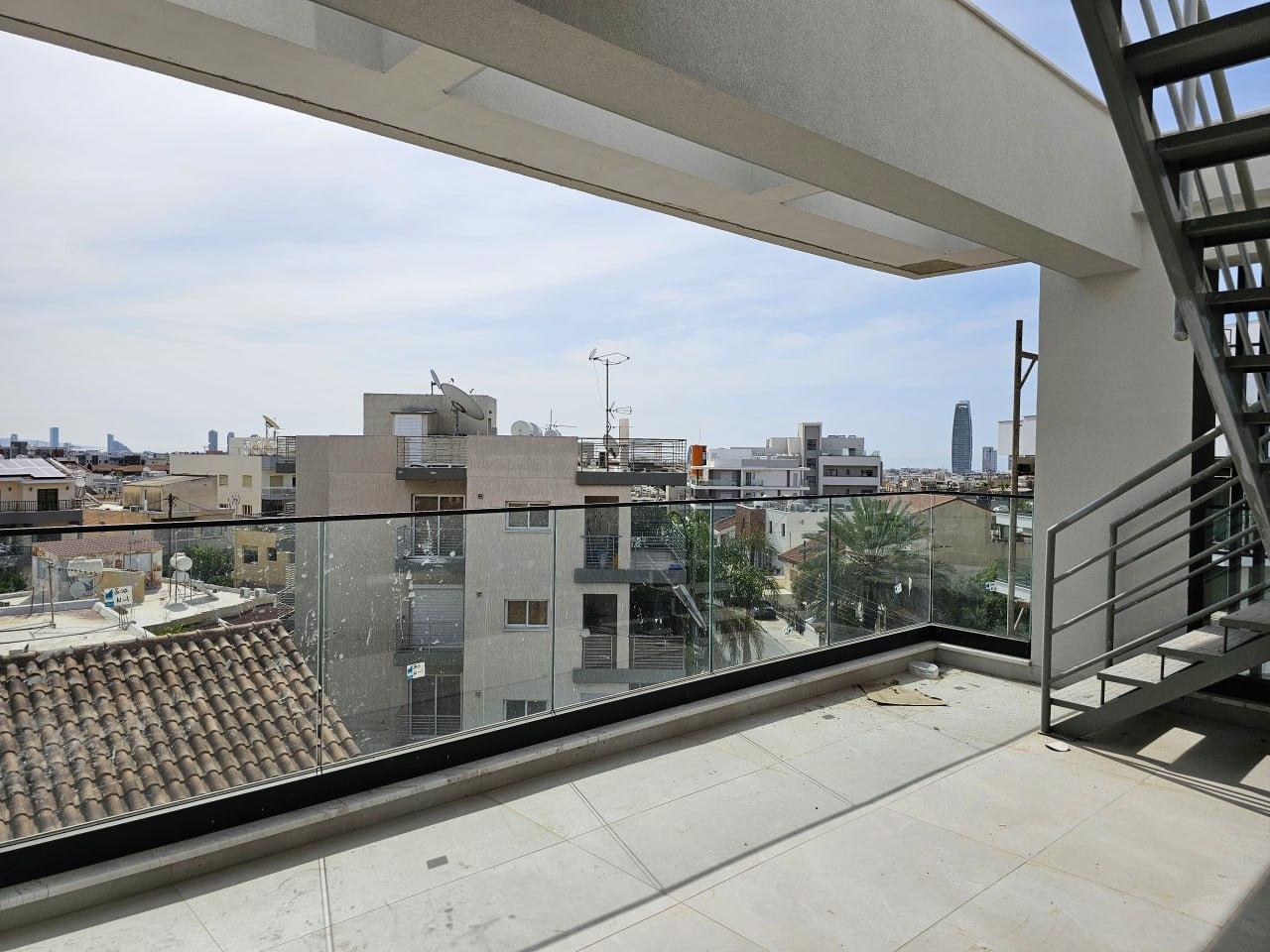 New 3-bedroom penthouse in Limassol №153683: https://dom.com.cy/en/catalog/rent/153683/ (dom.com.cy)