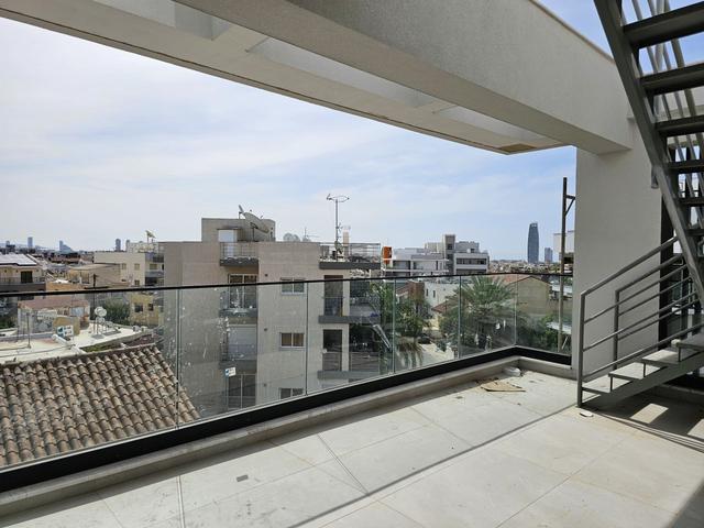 New 3-bedroom penthouse in Limassol №153683: https://dom.com.cy/en/catalog/rent/153683/ (dom.com.cy)