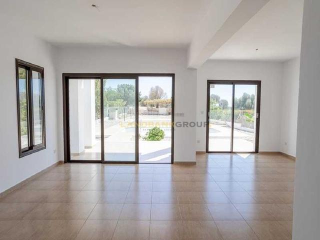 3-bedroom villa for sale: https://www.bazaraki.com/adv/5798669_3-bedroom-villa-for-sale (www.bazaraki.com)