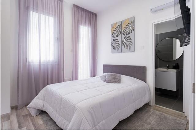 New 6-bedroom penthouse for rent in Town Center Larnaca, Cyprus. - Object № 150079: https://dom.com.cy/en/catalog/rent/150079/ (dom.com.cy)