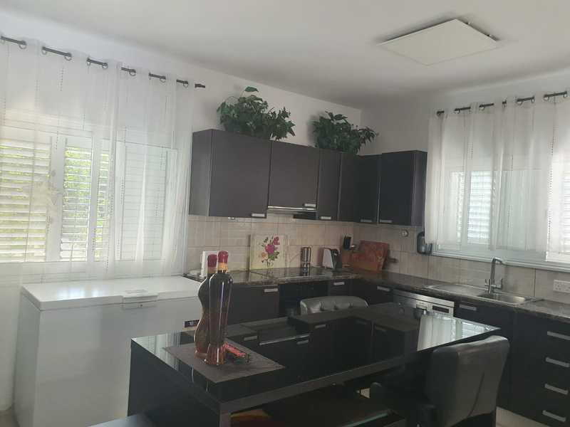 4-bedroom villa to rent: https://www.bazaraki.com/adv/5793414_4-bedroom-villa-to-rent (www.bazaraki.com)