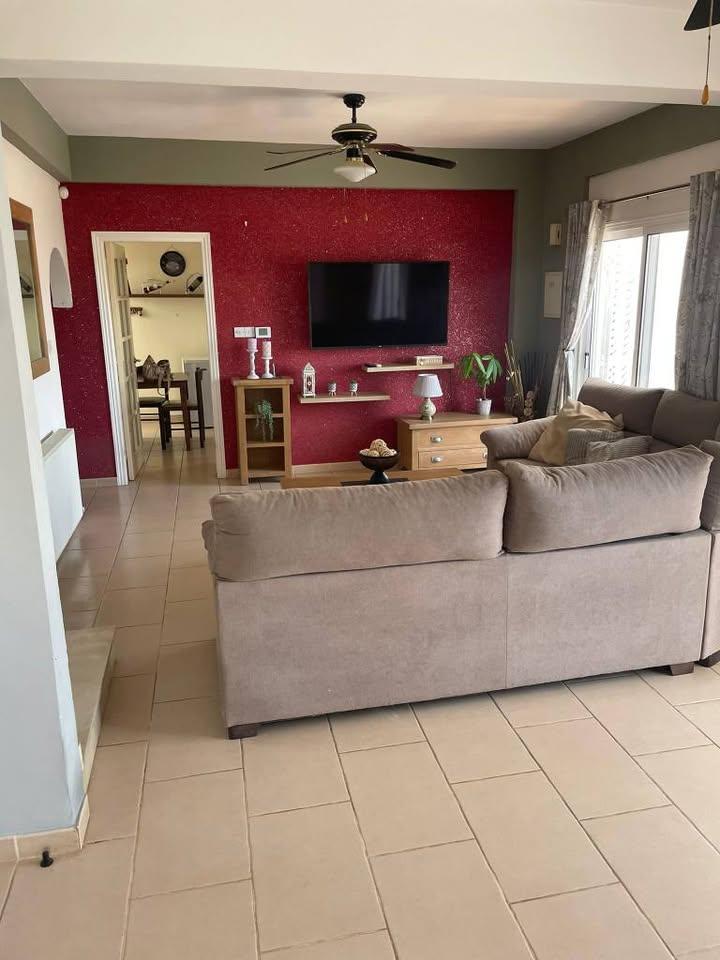 Large townhouse with centralheating in Peyia: https://www.facebook.com/marketplace/item/1235320814914526 (www.facebook.com)