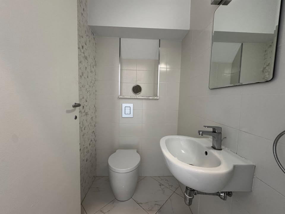 2 beds 2 baths Townhouse: https://www.facebook.com/marketplace/item/1658030904917522 (www.facebook.com)