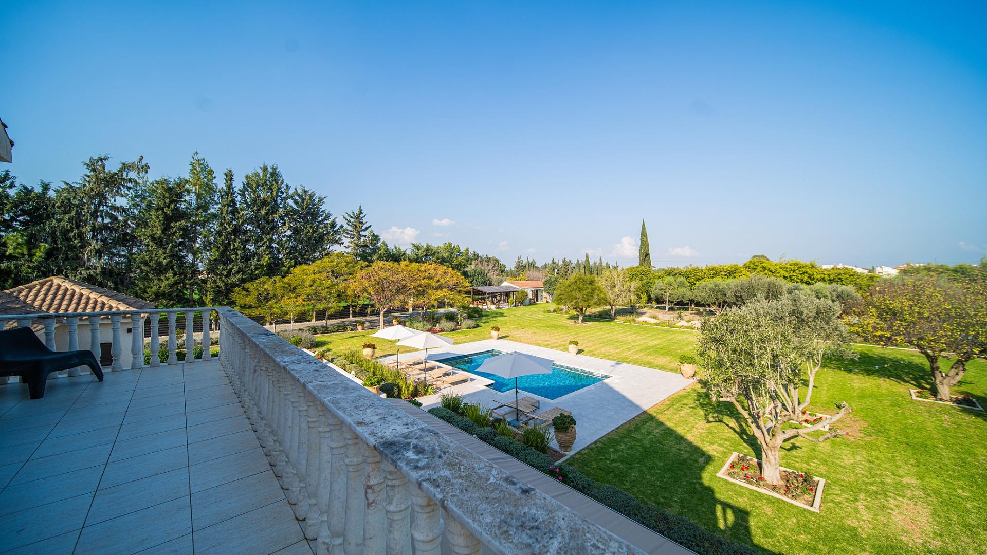 6-bedroom villa in Larnaca № 153177: https://dom.com.cy/en/catalog/sale/153177/ (dom.com.cy)