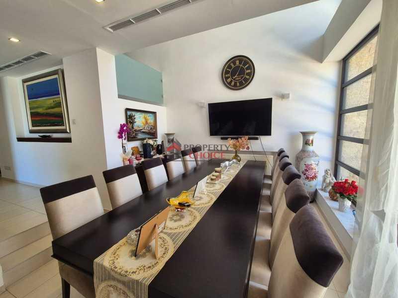 4-bedroom villa for sale: https://www.bazaraki.com/adv/5791407_4-bedroom-villa-for-sale (www.bazaraki.com)