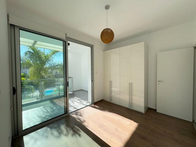 2 beds 2 baths Townhouse: https://www.facebook.com/marketplace/item/1658030904917522 (www.facebook.com)