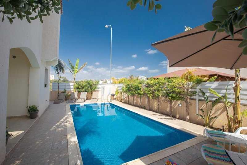 George's lux villa: https://www.bazaraki.com/adv/5793803_georges-lux-villa (www.bazaraki.com)