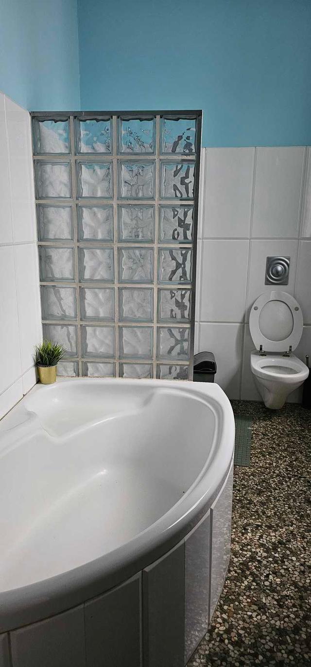 2-bedroom penthouse to rent: https://www.bazaraki.com/adv/5762311_2-bedroom-penthouse-to-rent (www.bazaraki.com)